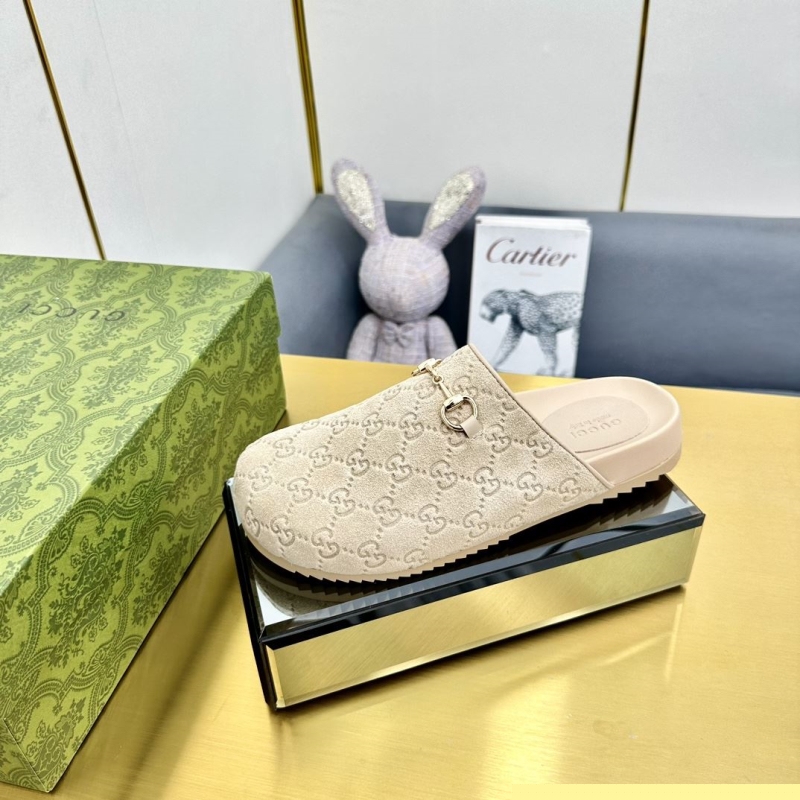 G*u*i slippers